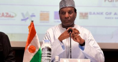 ECONOMIE : Le Premier ministre SEM. Ali Mahaman Lamine ZEINE lance les travaux de l’atelier de mise en relation et d’opérationnalisation du contenu local du secteur du pétrole. ECONOMIE : Le Premier ministre SEM. Ali Mahaman Lamine ZEINE lance les travaux de l’atelier de mise en relation et d’opérationnalisation du contenu local du secteur du pétrole.