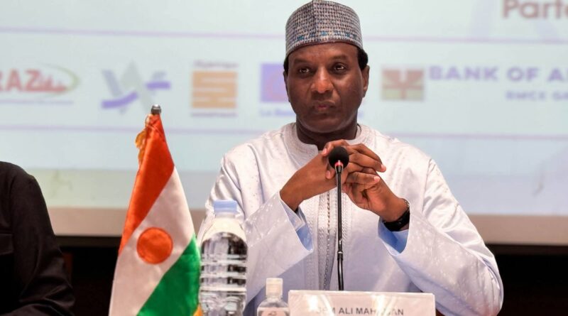 ECONOMIE : Le Premier ministre SEM. Ali Mahaman Lamine ZEINE lance les travaux de l’atelier de mise en relation et d’opérationnalisation du contenu local du secteur du pétrole. ECONOMIE : Le Premier ministre SEM. Ali Mahaman Lamine ZEINE lance les travaux de l’atelier de mise en relation et d’opérationnalisation du contenu local du secteur du pétrole.