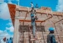 DHY Technologie : les Ministres Adji Ali Salatou et Pr Farmo Moumouni visitent le site de production d’ordinateurs, de tablettes et de Smartphones