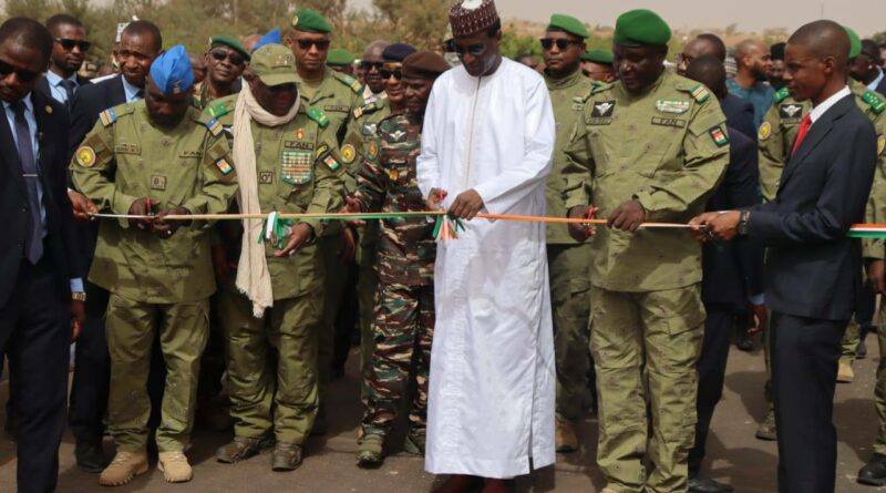 NATION : Le Premier Ministre a présidé la cérémonie officielle de mise en circulation du pont de Saga Gorou, en présence des membres du CNSP et du Gouvernement NATION : Le Premier Ministre a présidé la cérémonie officielle de mise en circulation du pont de Saga Gorou, en présence des membres du CNSP et du Gouvernement