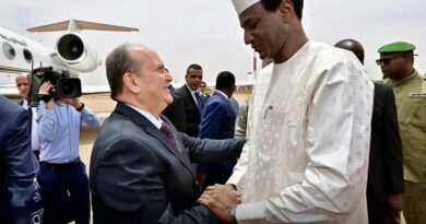 NIGER-ALGERIE: L&rsquo;Arrivée à Niamey du Premier Ministre algérien Algérienne Son Excellence Monsieur Sifi Ghrieb dans le cadre d’une visite officielle de haut niveau