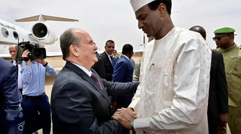 NIGER-ALGERIE: L&rsquo;Arrivée à Niamey du Premier Ministre algérien Algérienne Son Excellence Monsieur Sifi Ghrieb dans le cadre d’une visite officielle de haut niveau