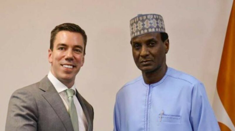 NIGER-USA : Le Haut responsable du Bureau des affaires africaines du Département d’État des États-Unis, Nick Checker reçu en audience au Cabinet du Premier Ministre