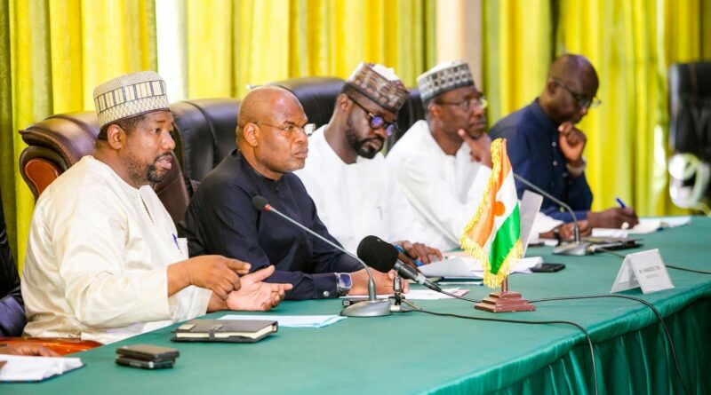 ECONOMIE : Mise en place d’un dispositif de contrôle et de suivi de l’approvisionnement en produits pétroliers sur l’ensemble du territoire national. ECONOMIE : Mise en place d’un dispositif de contrôle et de suivi de l’approvisionnement en produits pétroliers sur l’ensemble du territoire national.