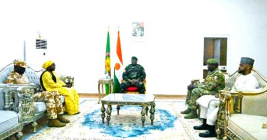 AES : Le Chef de l’Etat a reçu en audience à Maradi les ministres en charge de l’Environnement du Burkina Faso et du Mali. AES : Le Chef de l’Etat a reçu en audience à Maradi les ministres en charge de l’Environnement du Burkina Faso et du Mali.