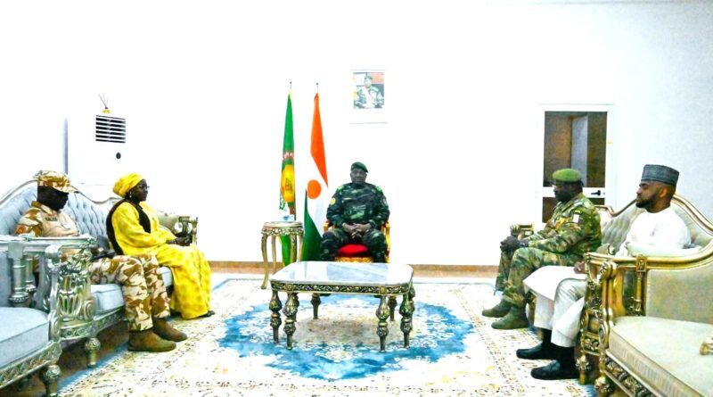 AES : Le Chef de l’Etat a reçu en audience à Maradi les ministres en charge de l’Environnement du Burkina Faso et du Mali. AES : Le Chef de l’Etat a reçu en audience à Maradi les ministres en charge de l’Environnement du Burkina Faso et du Mali.