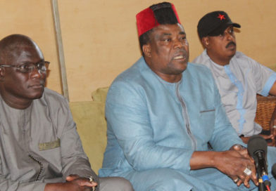 POINT DE PRESSE : « Nous allons écraser l’ennemi qu’il soit de l’intérieur ou de l’extérieur » a déclaré Nouhou Mahamadou Arzika POINT DE PRESSE : « Nous allons écraser l’ennemi qu’il soit de l’intérieur ou de l’extérieur » a déclaré Nouhou Mahamadou Arzika