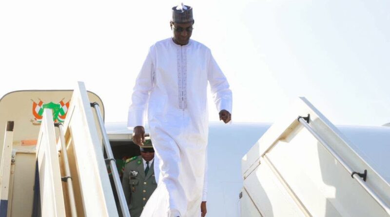 AES : Arrivée du Premier Ministre, S.E.M Ali Mahaman Lamine ZEINE à Bamako où il prendra part à la rencontre des Ministres des Finances de la Confédération des États du Sahel (AES) dédiée à l’opérationnalisation de la Banque Confédérale pour l’Investissement et le Développement (BCID-AES). AES : Arrivée du Premier Ministre, S.E.M Ali Mahaman Lamine ZEINE à Bamako où il prendra part à la rencontre des Ministres des Finances de la Confédération des États du Sahel (AES) dédiée à l’opérationnalisation de la Banque Confédérale pour l’Investissement et le Développement (BCID-AES).