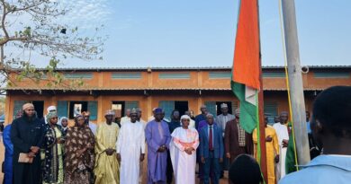 EDUCATION : L’initiative « Une semaine, une école » : la Ministre de l’Éducation Nationale dans les écoles primaires franco-arabes Banizoumbou 2-1 et Banizoumbou 2-2 EDUCATION : L’initiative « Une semaine, une école » : la Ministre de l’Éducation Nationale dans les écoles primaires franco-arabes Banizoumbou 2-1 et Banizoumbou 2-2