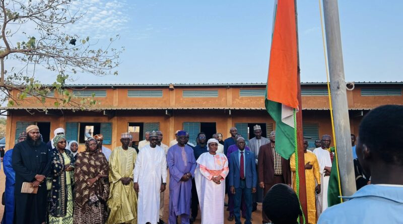EDUCATION : L’initiative « Une semaine, une école » : la Ministre de l’Éducation Nationale dans les écoles primaires franco-arabes Banizoumbou 2-1 et Banizoumbou 2-2 EDUCATION : L’initiative « Une semaine, une école » : la Ministre de l’Éducation Nationale dans les écoles primaires franco-arabes Banizoumbou 2-1 et Banizoumbou 2-2