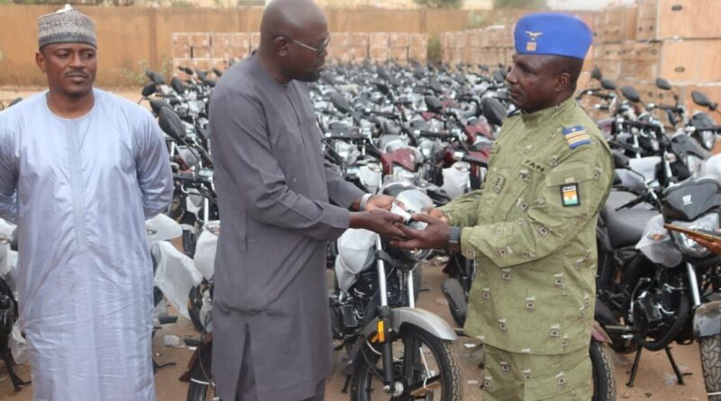 SECURITE : Le Groupe MOREY fait un don de 158 motos au Ministère de l’Équipement et des Infrastructures en appui aux opérations de sécurisation du Territoire