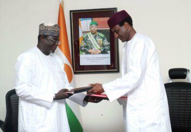 NATION : Au cabinet du Premier Ministre, Chef du Gouvernement, signature d’un accord subsidiaire de rétrocession relatif au financement du projet PASEPA Niamey–Tillabéri. NATION : Au cabinet du Premier Ministre, Chef du Gouvernement, signature d’un accord subsidiaire de rétrocession relatif au financement du projet PASEPA Niamey–Tillabéri.