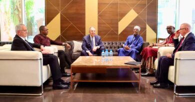 Consultations diplomatiques AES–Russie : Niamey accueille une nouvelle étape du partenariat stratégique entre la Confédération des États du Sahel et la Fédération de Russie